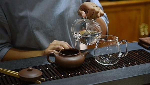 不同紧压密度的普洱茶，应该如何冲泡？