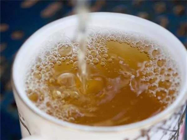 茶叶冲泡过程中起泡的原因：直接决定茶叶品质的好坏